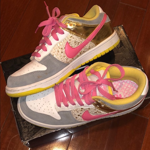 white and silver nike dunks